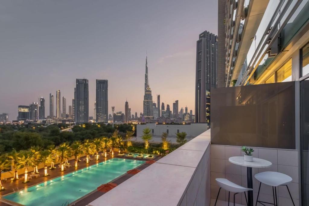 هتل سیلک هاوس کوایتی دی آی اف سی استودیو ویت برج خلیفه ویو اند بالکنی - Silkhaus quiet DIFC studio with Burj Khalifa view and balcony