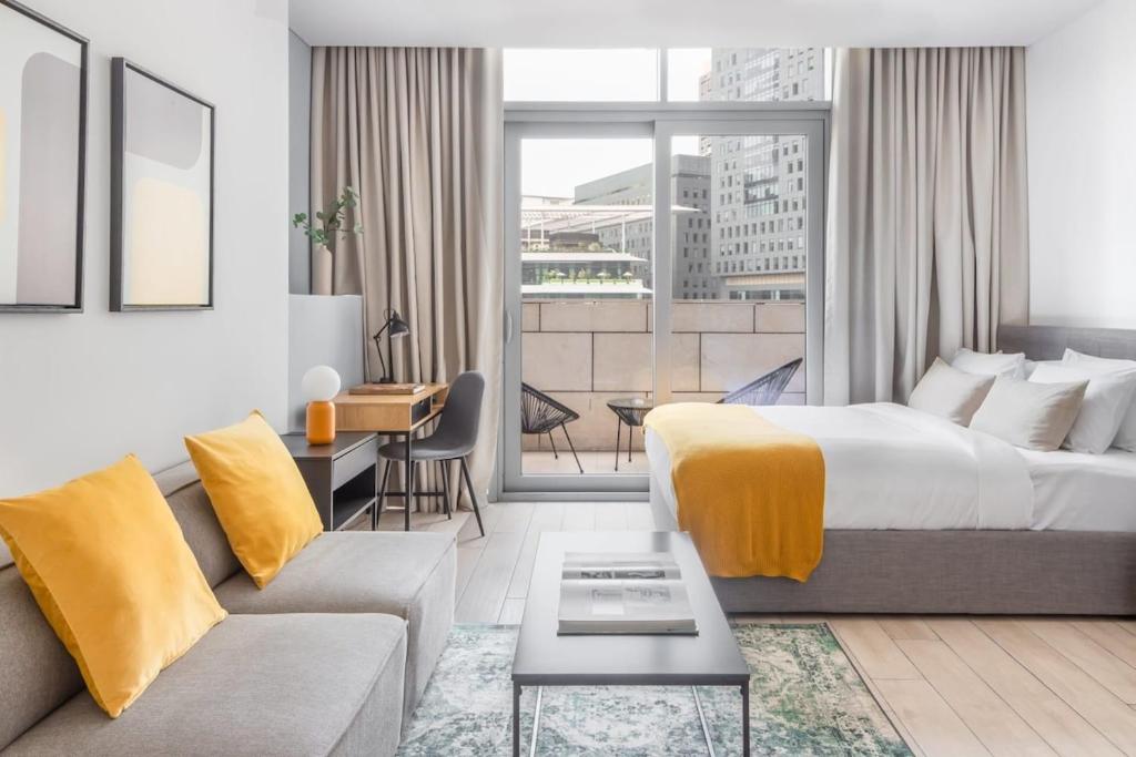 هتل سیلک هاوس نیولی فرنیشد مدرن دی آی اف سی استودیو ویت بالکونی - Silkhaus newly furnished modern DIFC studio with balcony