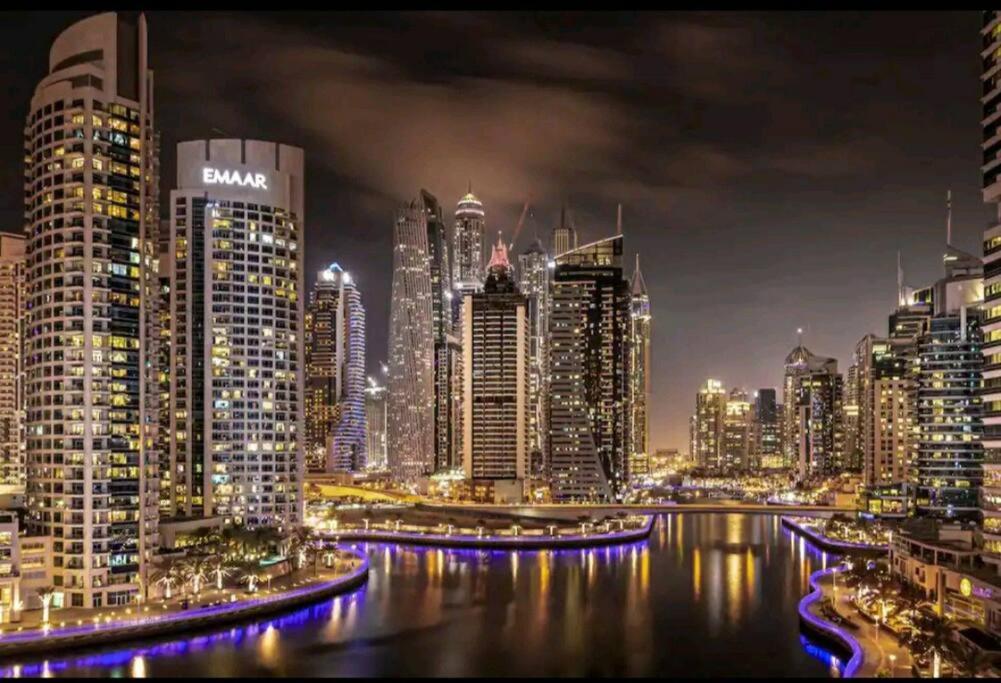 هتل لاکس اسپکتاکولار دبی مارینا ویو آپارتمان - LUX Spectacular Dubai Marina View Apartment