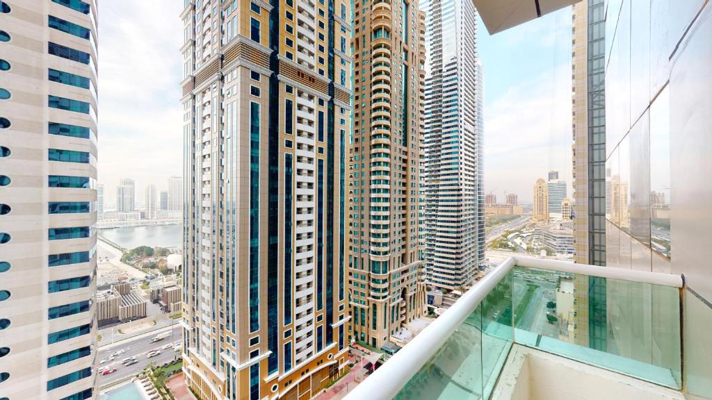 هتل ام پی 12 - لوکژریس 2 بی آر این مارینا پینکل تاور - MP12 - Luxurious 2BR in Marina Pinnacle Tower