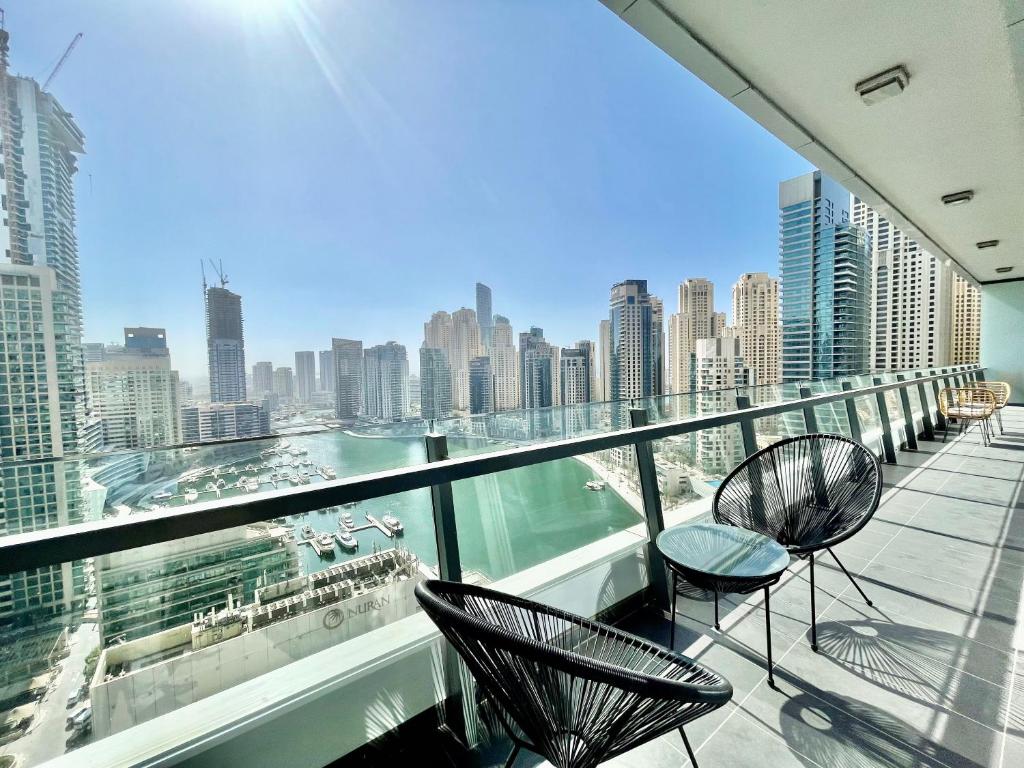 هتل استانینگ مارینا ویو ویت بالکونی - ایرBetter - Stunning Marina View with Balcony - Airbetter