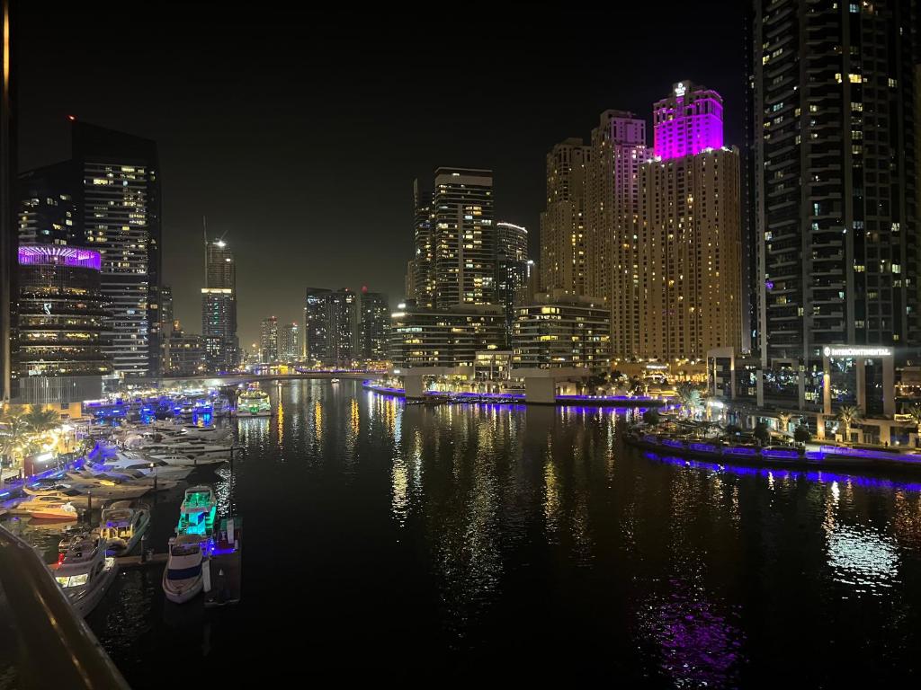 هتل امیزینگ ویو آی 1مین واک تو مارینا مال آی کلوز تو بیچ - Amazing View I 1min Walk to Marina Mall I Close to Beach