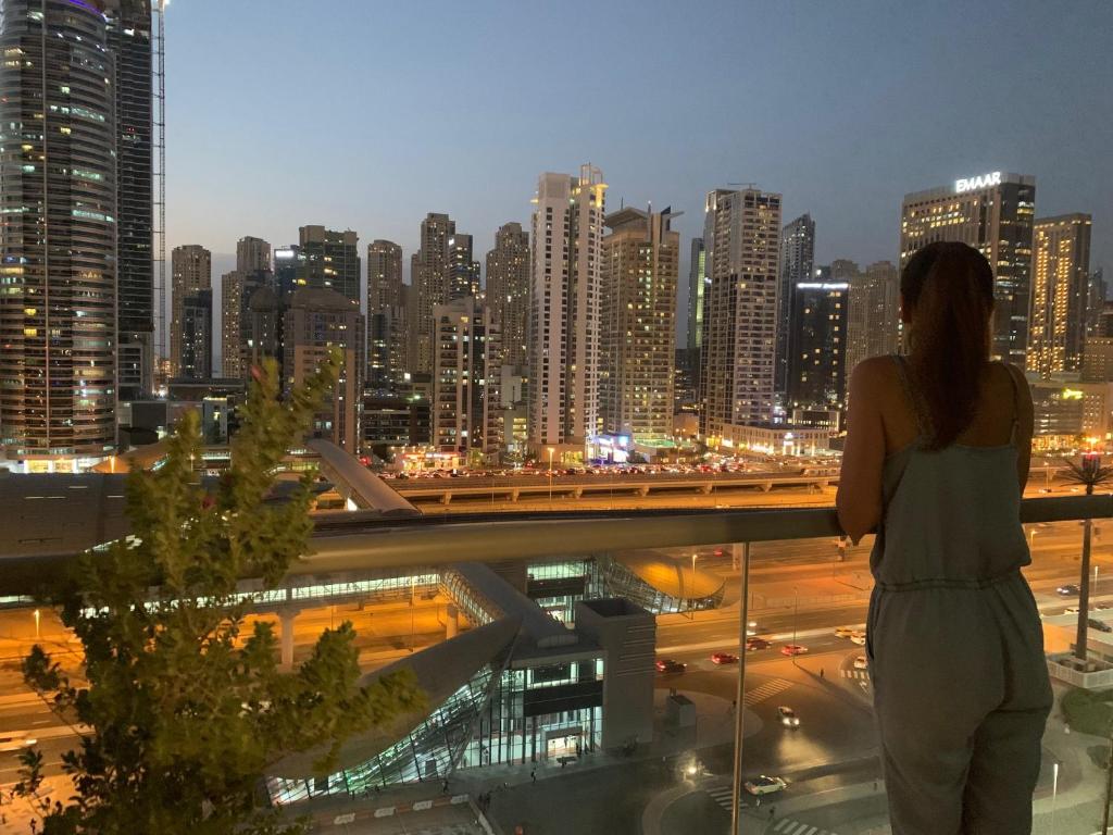هتل لاکچری آپارتمان آن د مترو فیسینگ دوبی مارینا - Luxury apartment on the metro facing Dubai Marina