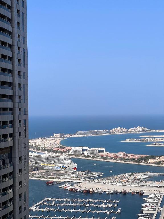 هتل تُو کنتیننتس هالیدی هومز - مارینا اند سی ویو 3 بد رومز آپارتمان - Two Continents Holiday Homes - Marina & Sea View 3 bedrooms Apartment