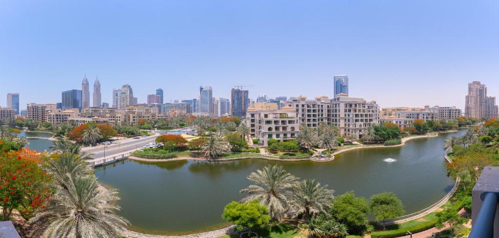 هتل آر اچ - بیوتیفول کانال ویو، اسلیک اند اسپیشس استودیو، سنترال لوکیشن - RH - Beautiful canal view, Sleek & spacious Studio, central location