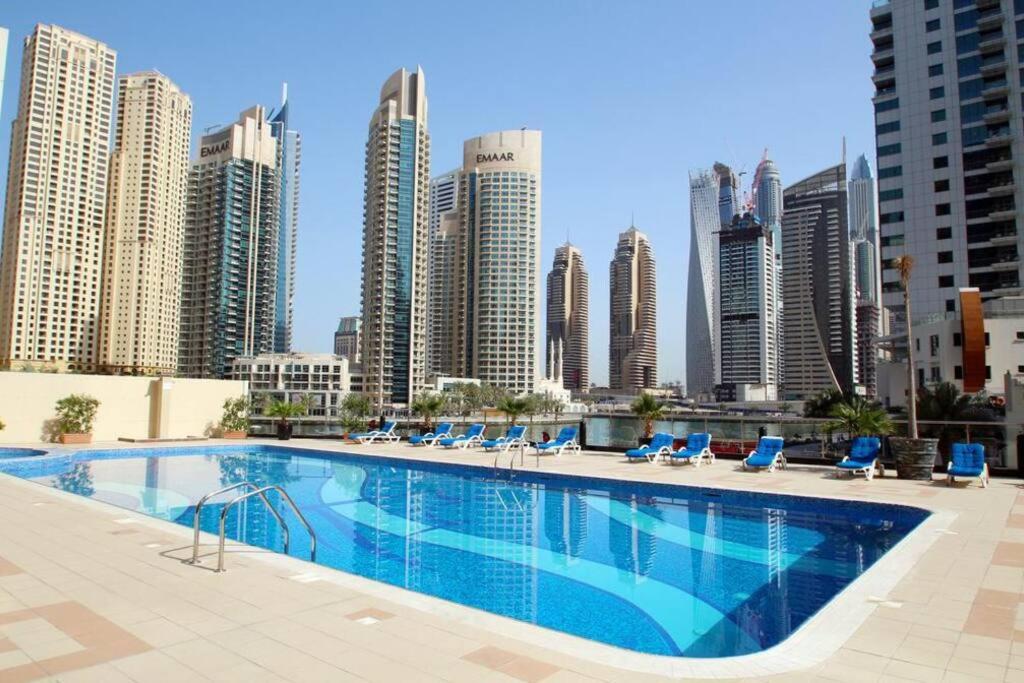 هتل بیوتیفول مارینا ویوز وان بد روم آپارتمان وید تو بالکنی - Beautiful Marina Views One Bedroom Apartment with two balconies