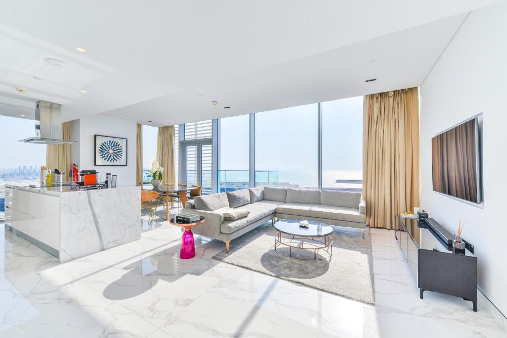 هتل لاکس 3 بی آر اوشنفرانت آپت وید میدز روم این د هارت آف بلوواترز آیلند - Luxe 3 BR Oceanfront Apt with maids room in the heart of Bluewaters Island