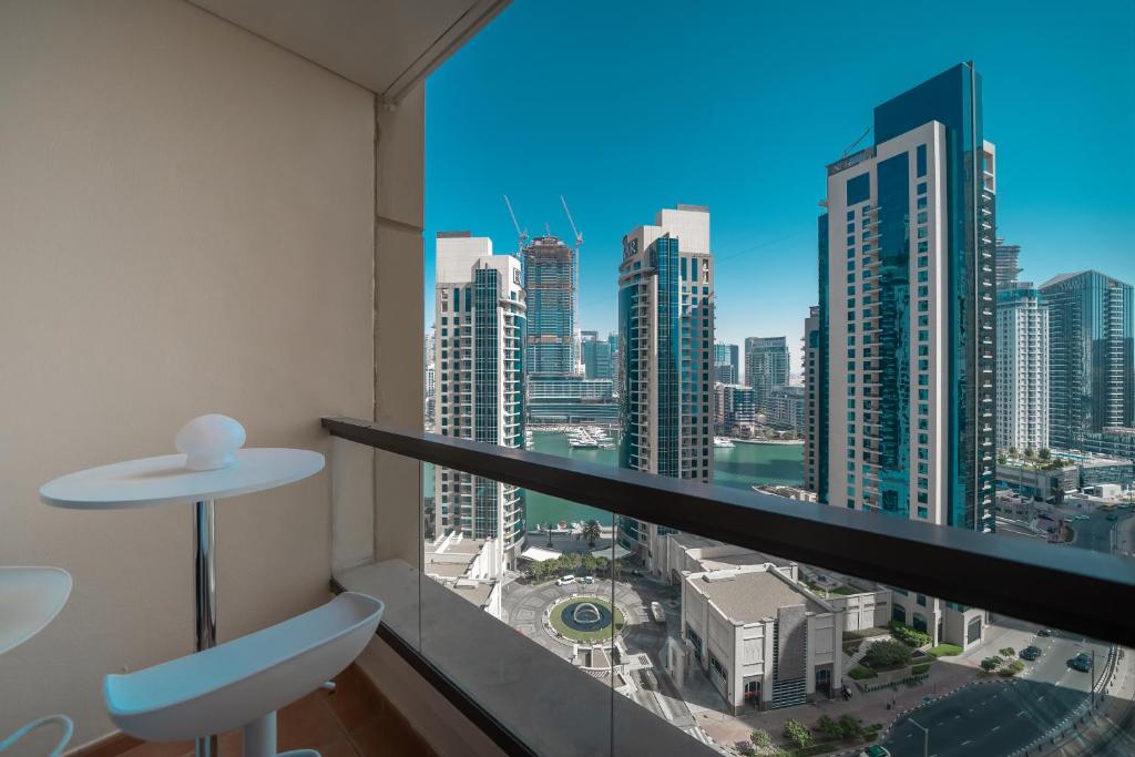 هتل های‌گستس - اسپیشس آپت فور 6 این جی‌بی‌آر، می‌نتس فروم د بیچ - HiGuests - Spacious Apt for 6 in JBR, minutes from the Beach
