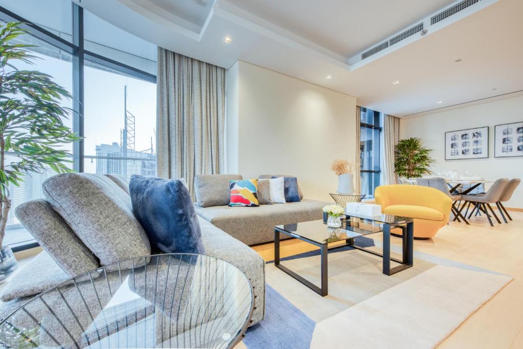 هتل RH- آپ‌اسکیل لیوینگ این د هارت اف د سیتی، 02BR، نییر دبی مال - RH- Upscale Living in the Heart of the City, 02BR, Near Dubai Mall
