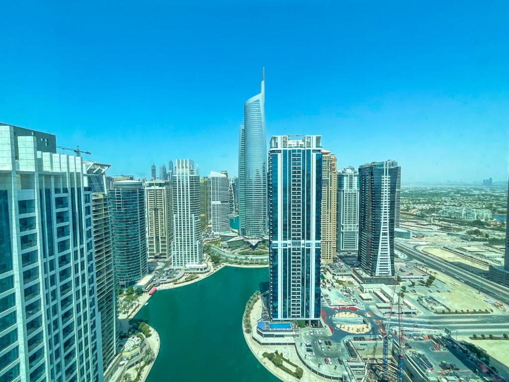 هتل های‌گستس - فبولاوس دیوپلکس ویت بریت‌تکینگ لیک ویوز - HiGuests - Fabulous Duplex With Breathtaking Lake Views
