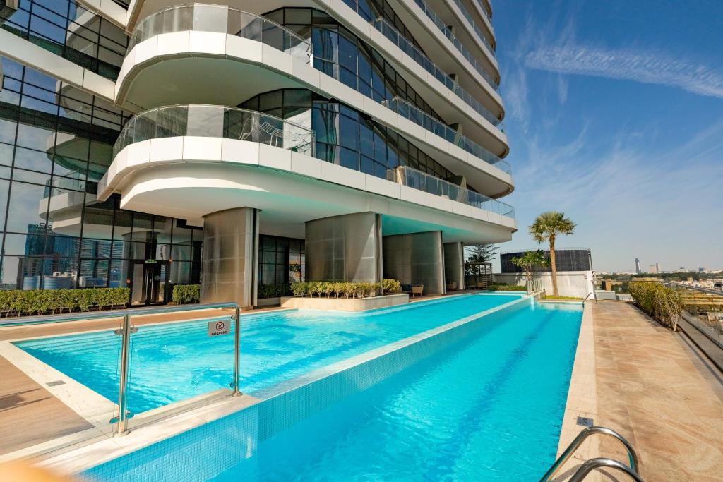 هتل فام لیوینگ - آر پی هایتس - 3 مینس واک تو برج خلیفه اند دبی مال داونتاون دبی - FAM Living - RP Heights - 3 Mins Walk to Burj Khalifa & Dubai Mall Downtown Dubai