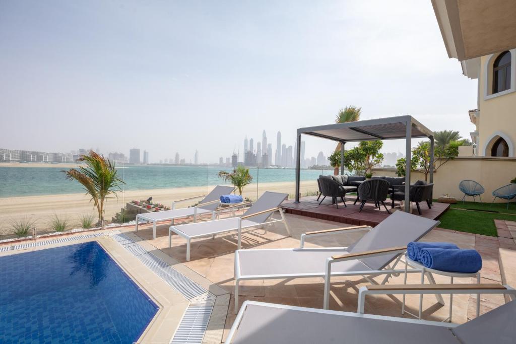 هتل استلا استیز گورجس 5 بی دی آر پالم ویلا بیچ پرایوت پلیول - Stella Stays Gorgeous 5 BDR Palm Villa Beach Private Pool