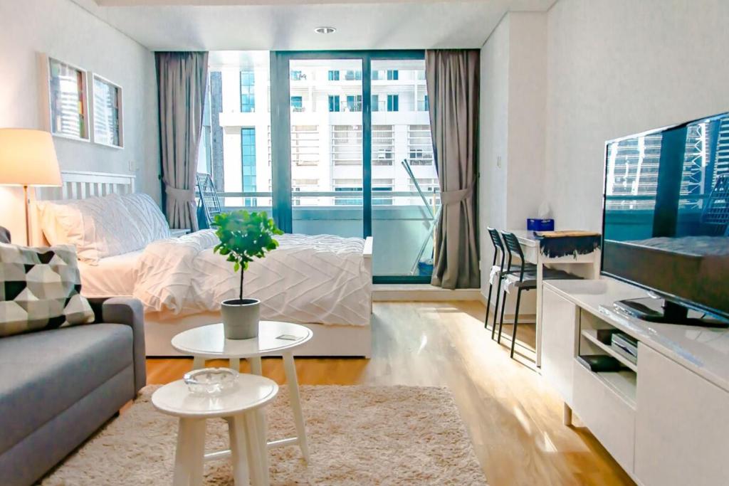 هتل برایایت استودیو ویت پریمیوم آمنیتیز - Bright Studio with Premium Amenities