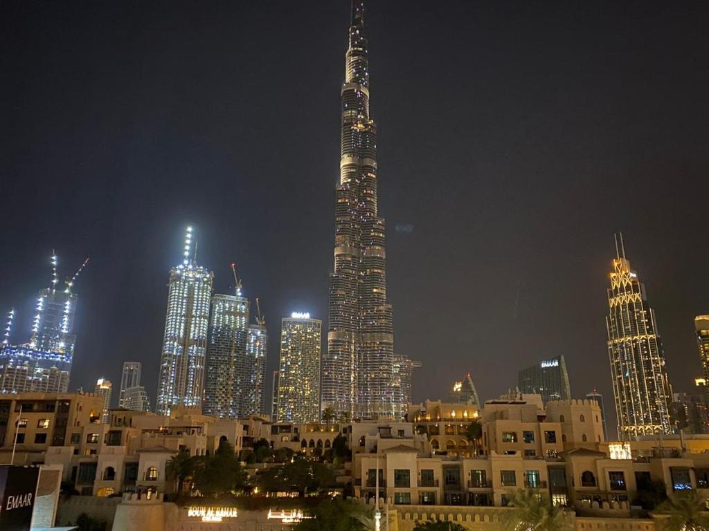 هتل دورانی هومز - لاکچری 2بد آپوزیت دبی مال وید استانیگ برج خلیفه ویو - Durrani Homes - Luxury 2bed Opposite Dubai Mall with stunning Burj Khalifa View