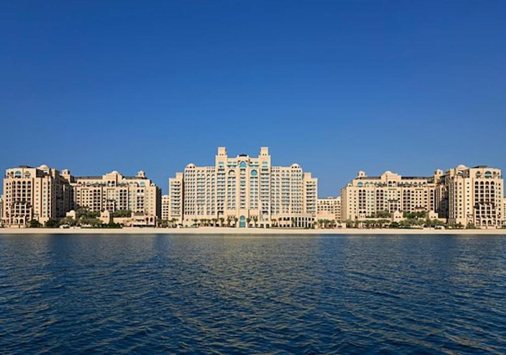 هتل بی ان بی می - فیرمونت دبی - bnbme - Fairmont Dubai