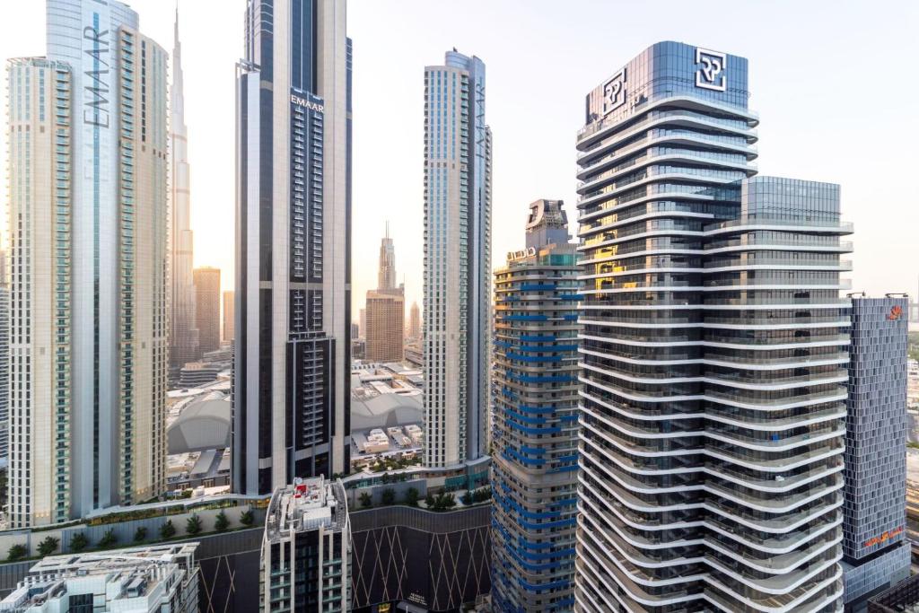 هتل داماک آپرکست این داون تاون بلو اوشن هالیدی هومز - DAMAC Upper Crest in Downtown Blue Ocean Holiday Homes