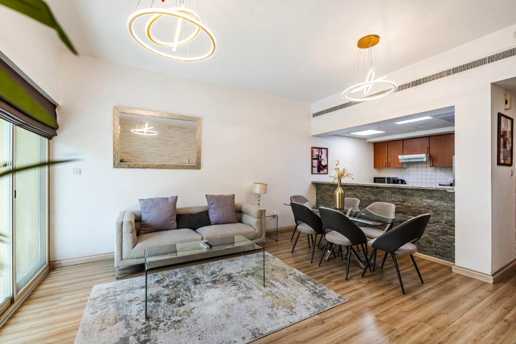 هتل رنواتد 1 بد آل آلکا 1 این د گرینز - Renovated 1 Bed Al Alka 1 In The Greens
