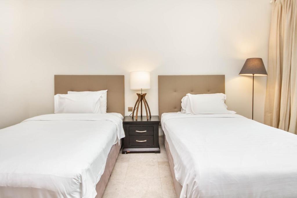 Bespoke Holiday Homes - Palm Jumeirah- 2 Bedroom with Gym, Beach & Pool Access, South Residence