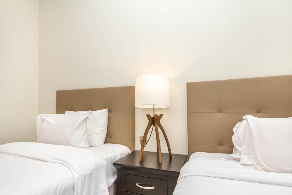 Bespoke Holiday Homes - Palm Jumeirah- 2 Bedroom with Gym, Beach & Pool Access, South Residence