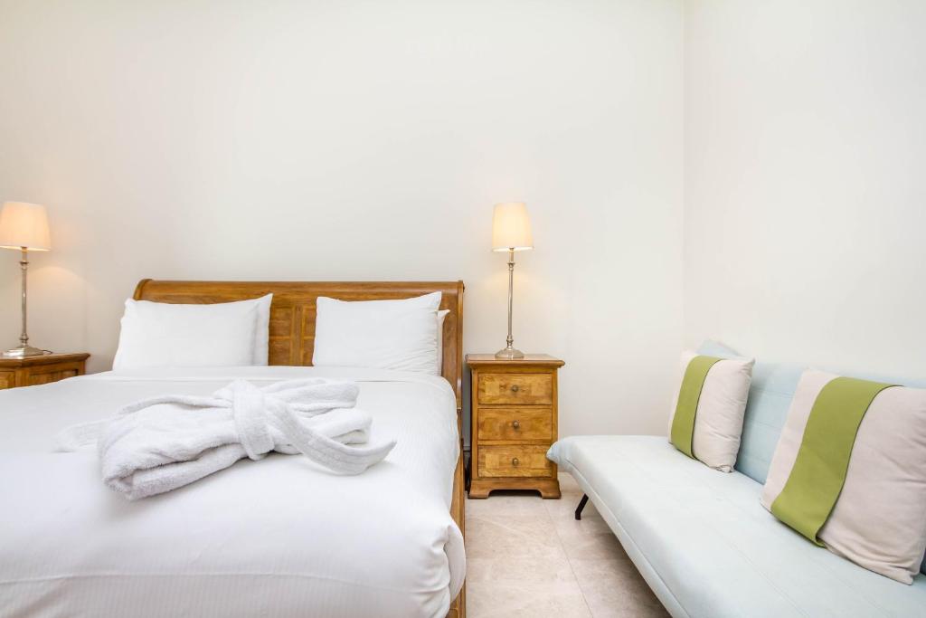 Bespoke Holiday Homes - Palm Jumeirah- 2 Bedroom with Gym, Beach & Pool Access, South Residence