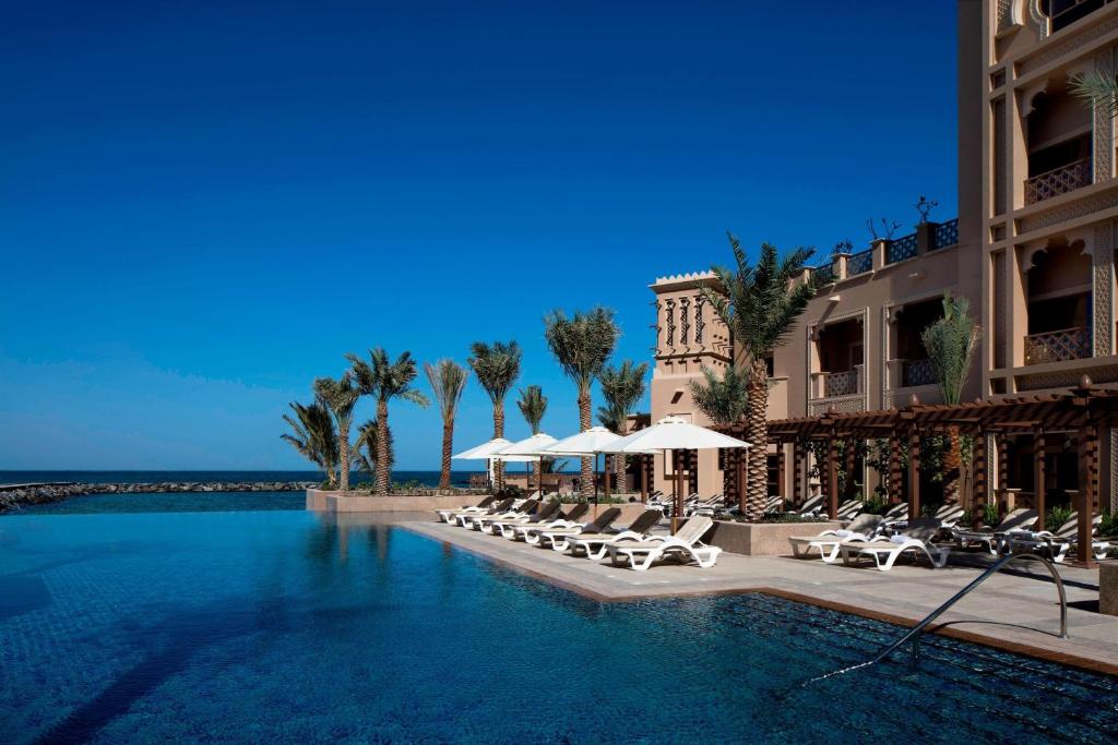 هتل شراتون شارجه بیچ ریزورت اند اسپا Sheraton Sharjah Beach Resort and Spa
