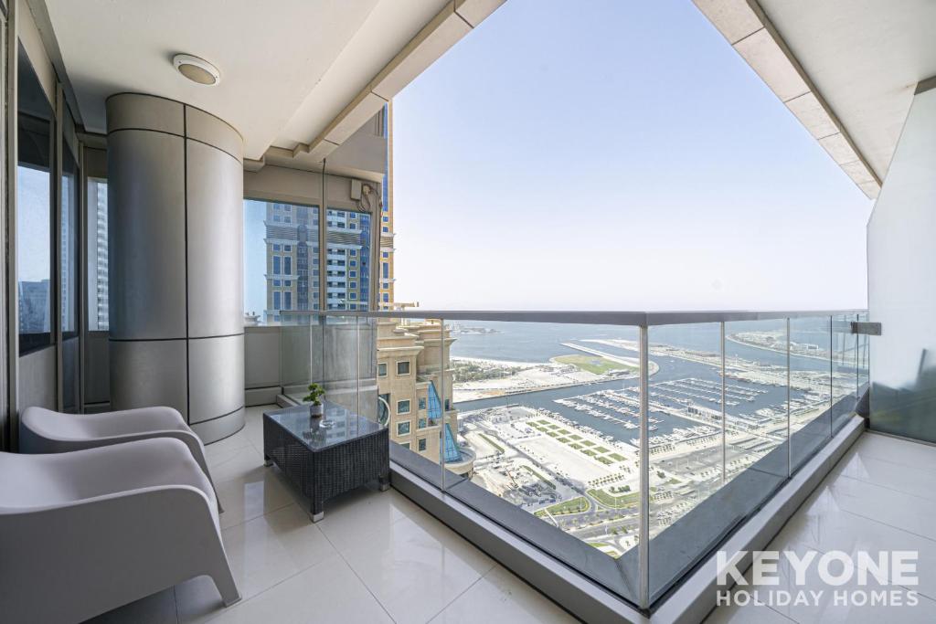 هتل کپتیویتینگ سی ویوز این توی بداروم آپارتمان - Captivating Sea Views in Two Bedroom Apartment