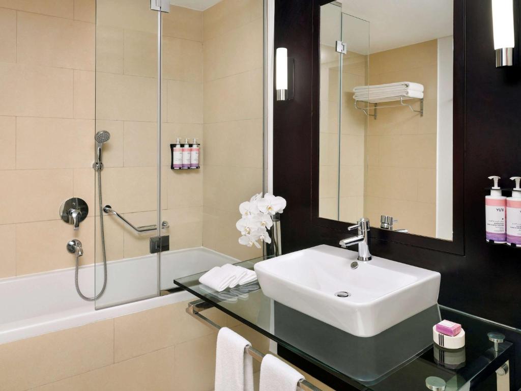 هتل Mövenpick Hotel Jumeirah Lakes Towers Dubai (Hotel) (UAE) Deals