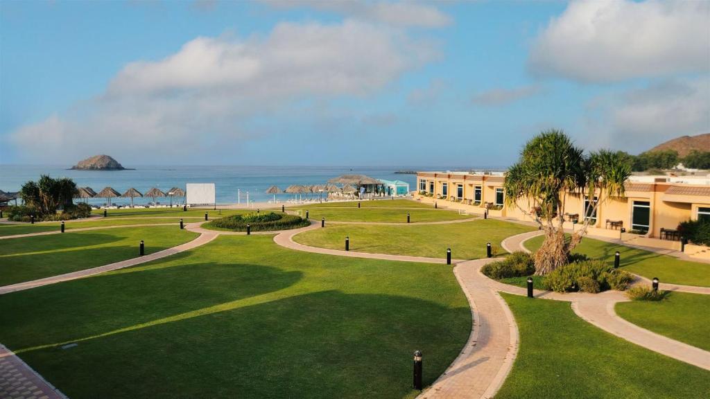 رویال بیچ هتل اند ریزورت - Royal Beach Hotel & Resort