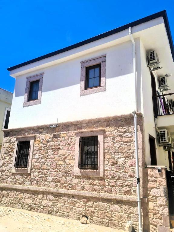 هتل لوکال آیووالیک گست هاوس Lokal Ayvalık Guest House