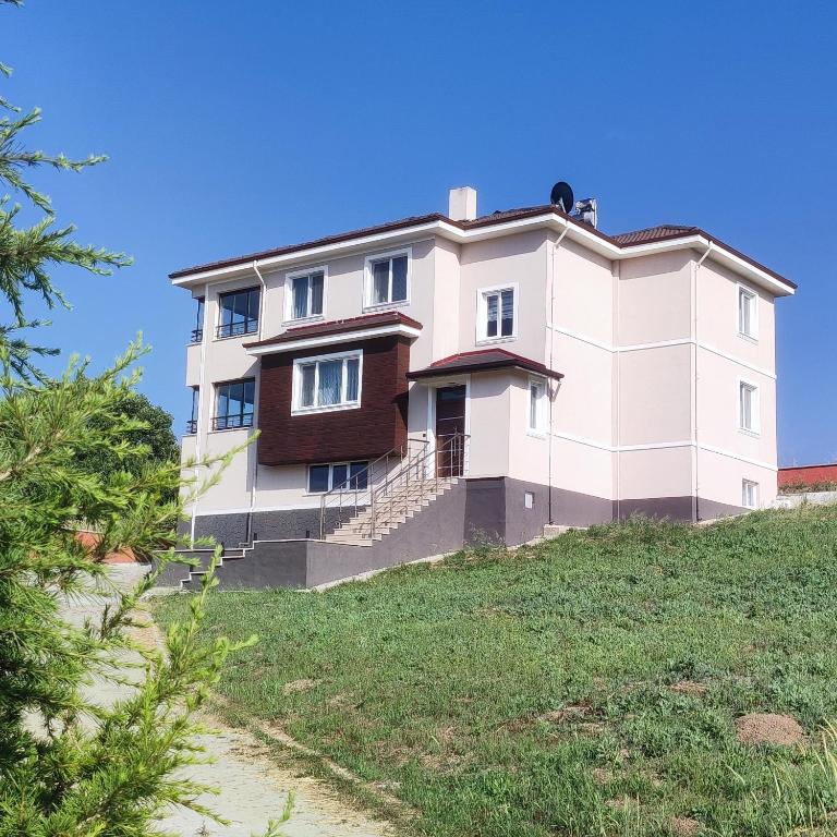 هتل اکیالار ایری هاوس - Akkayalar Aerie House