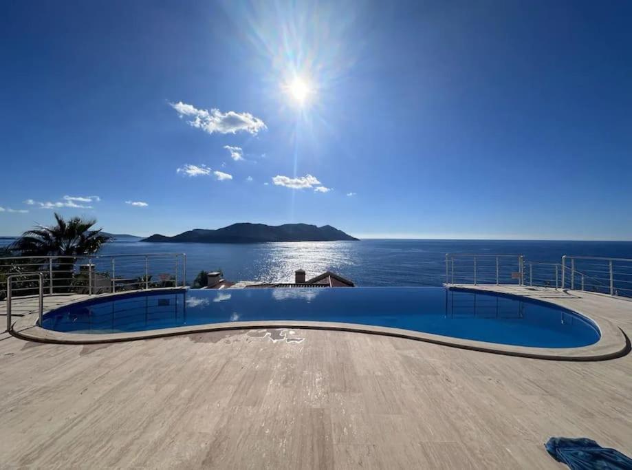 هتل هاوزباشی، دنیز-باخچه-میس منظاراسی، لاوبوت - Havuzbaşı, deniz-bahçe-Meis manzarası, loveboat