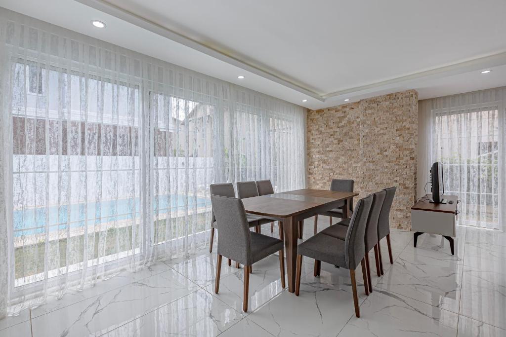 هتل نیر بای ذ لند آف لجندز , پرایوت پول , ویلا آورا NEAR BY THE LAND OF LEGENDs , PRİVATE POOL , VİLLA AURORA