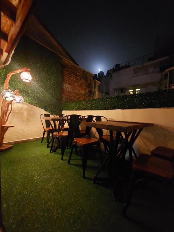 هتل مون هاستل Moon Hostel