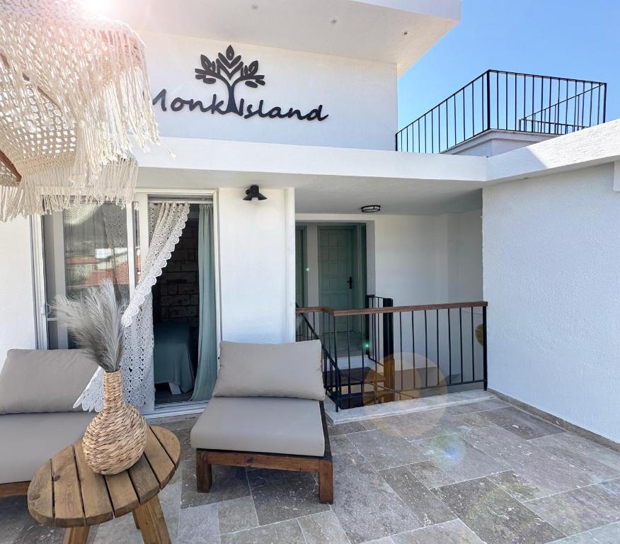 هتل مانک آیلند فوجه - MONK ISLAND FOÇA