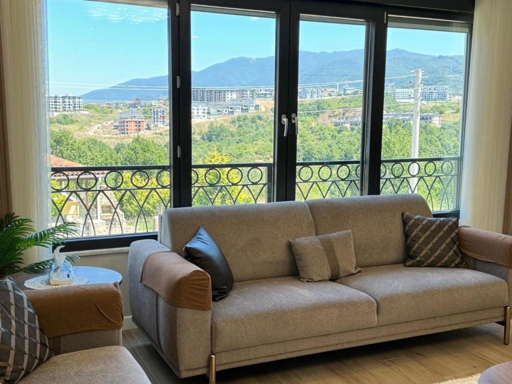 هتل لاگژوریس 2بی آر اند 3بی آر آپارتمان ویت ماونتین ویو ات باشیسکله، کوجاالی Luxurious 2BR and 3BR Apartment with Mountain View at Başiskele, Kocaeli