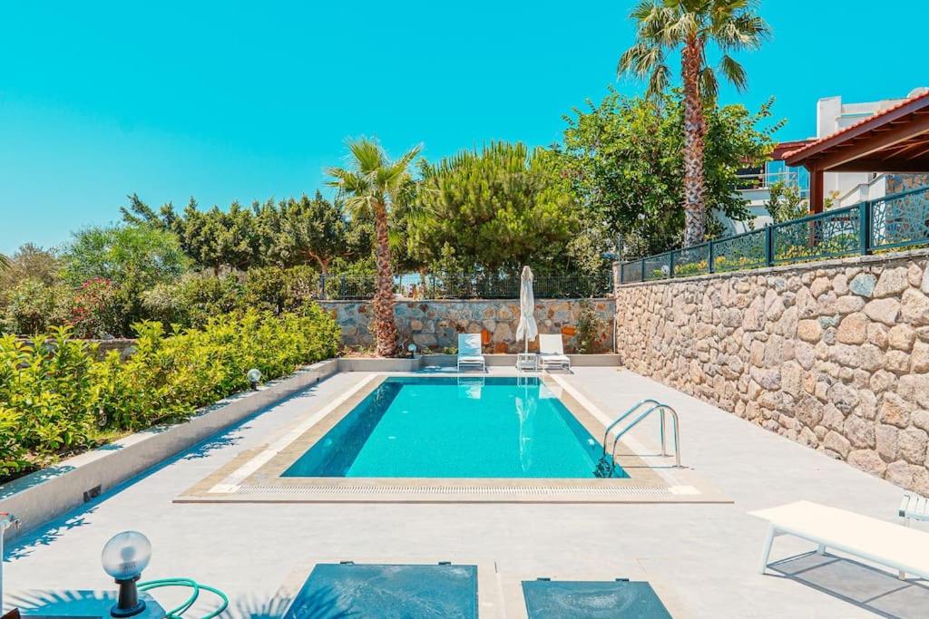 هتل سوپر بی آر ویلا و پُل گوموشلوک ۳ Superb 3BR Villa w Pool Gumusluk