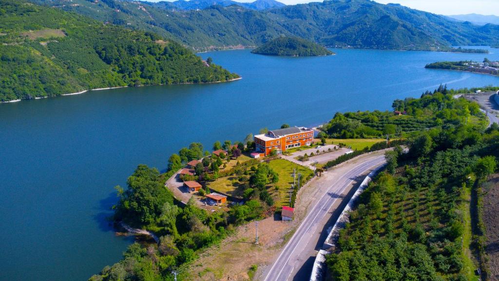 ایواکیک هتل رستوران - Ayvacık Hotel Restaurant