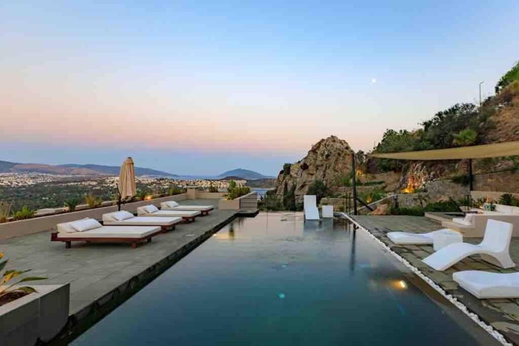 هتل منشن وید سی اند راکس ویو، هاوس کیپر، برکفست Mansion with sea and rocks view, housekeeper, breakfast