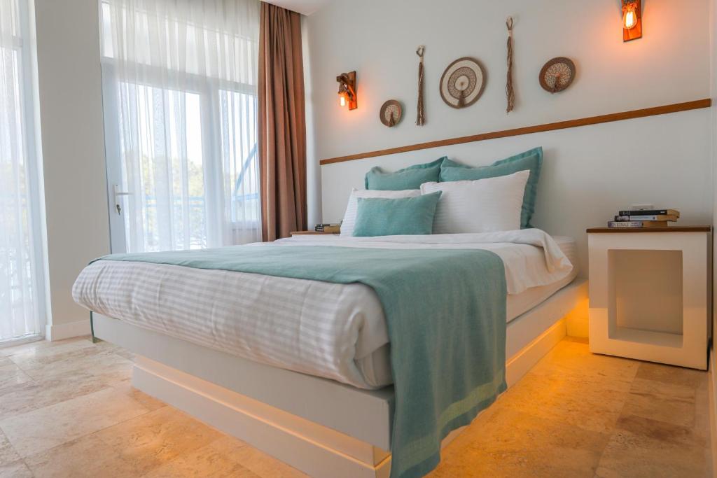 ماوی چام هتل آیووالیک Mavi Cam Hotel Ayvalik