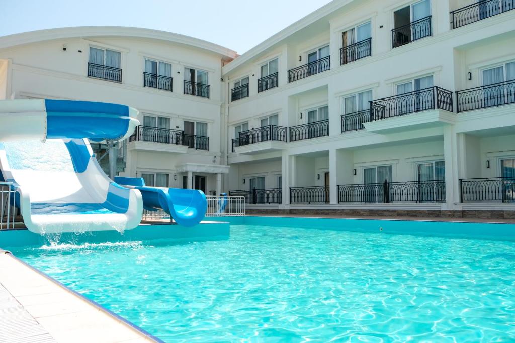هتل کران رزدنس بِلک هلث اند اسپا Crown Residence Belek Health & SPA