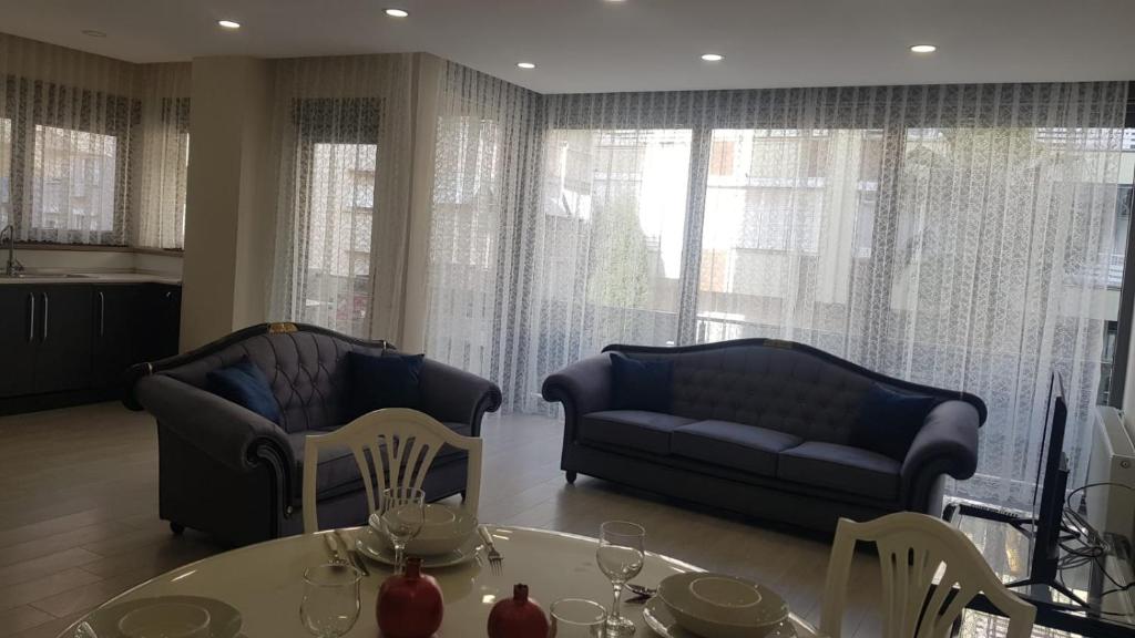 هتل شیش سنترال لوکیشن، کلوز تو بیچز اند انی ویر - 6 Central Location, Close To Beaches And Anywhere
