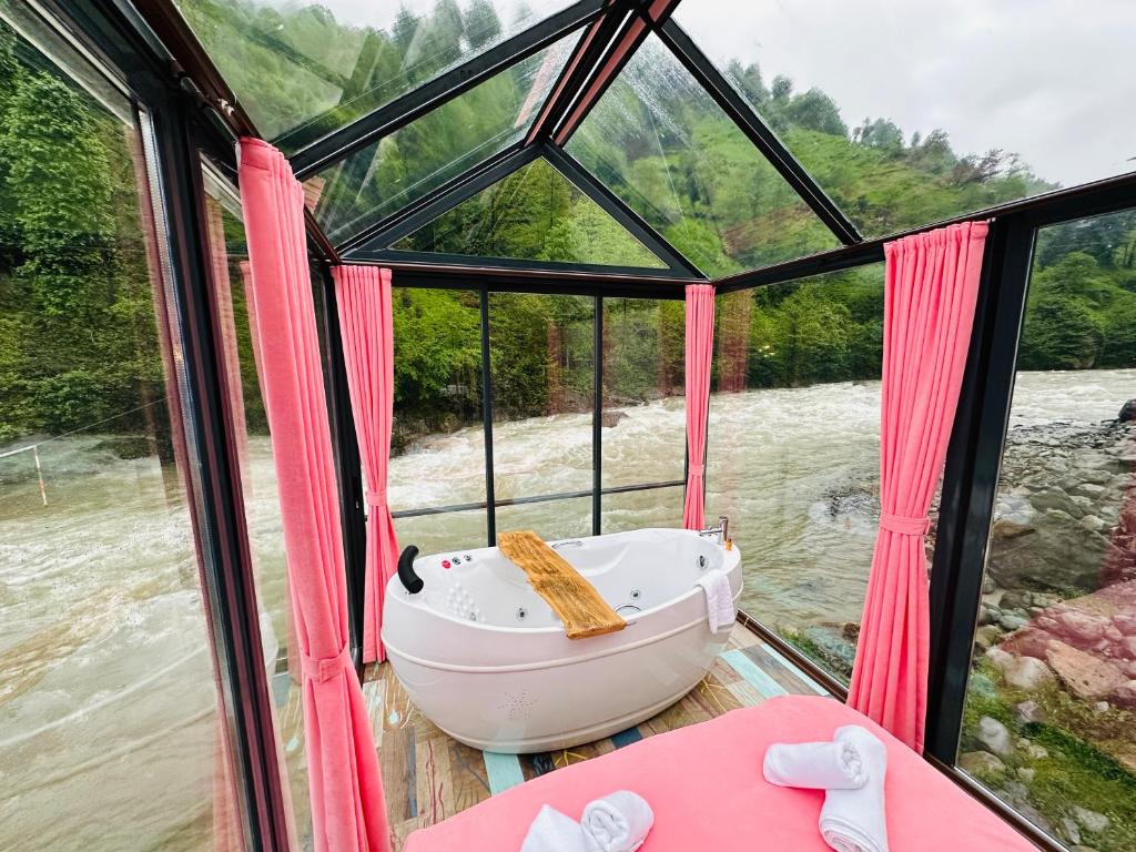 هتل ریور لند ریز - River Land Rize
