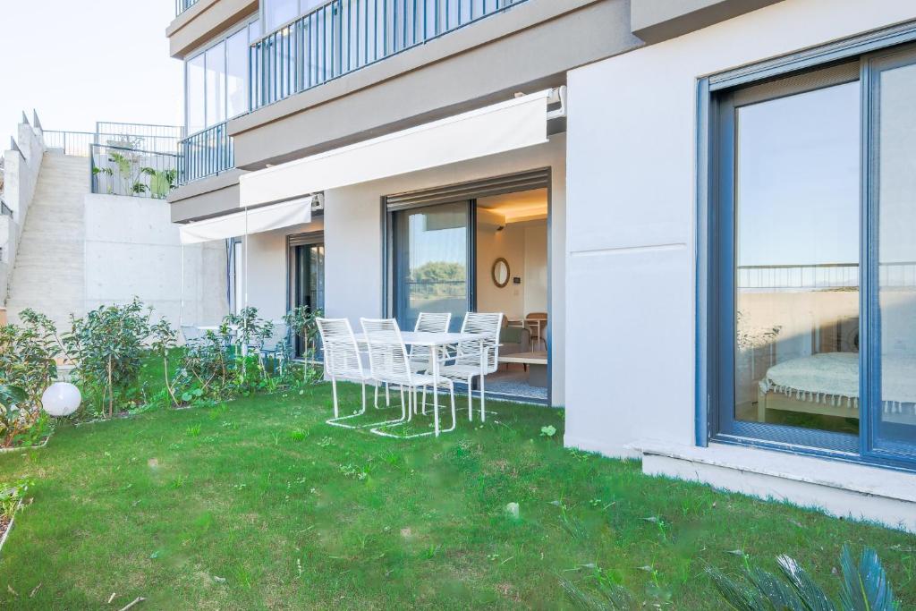هتل فلت ویت بک یارد 5 مین تو چشمه مارینا Flat with Backyard 5 min to Cesme Marina