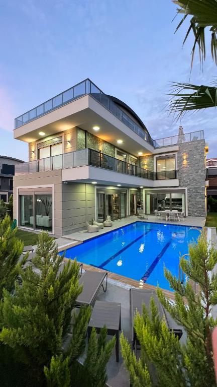 هتل لیوینگ دریم ویلا رلکس Living Dream Villa RELAX