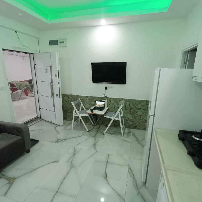 هتل ده بری سنتر آو ده سیتی - the very center of the city