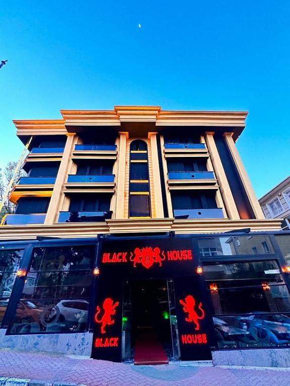 هتل بلک هاوس اوتل Black House Otel