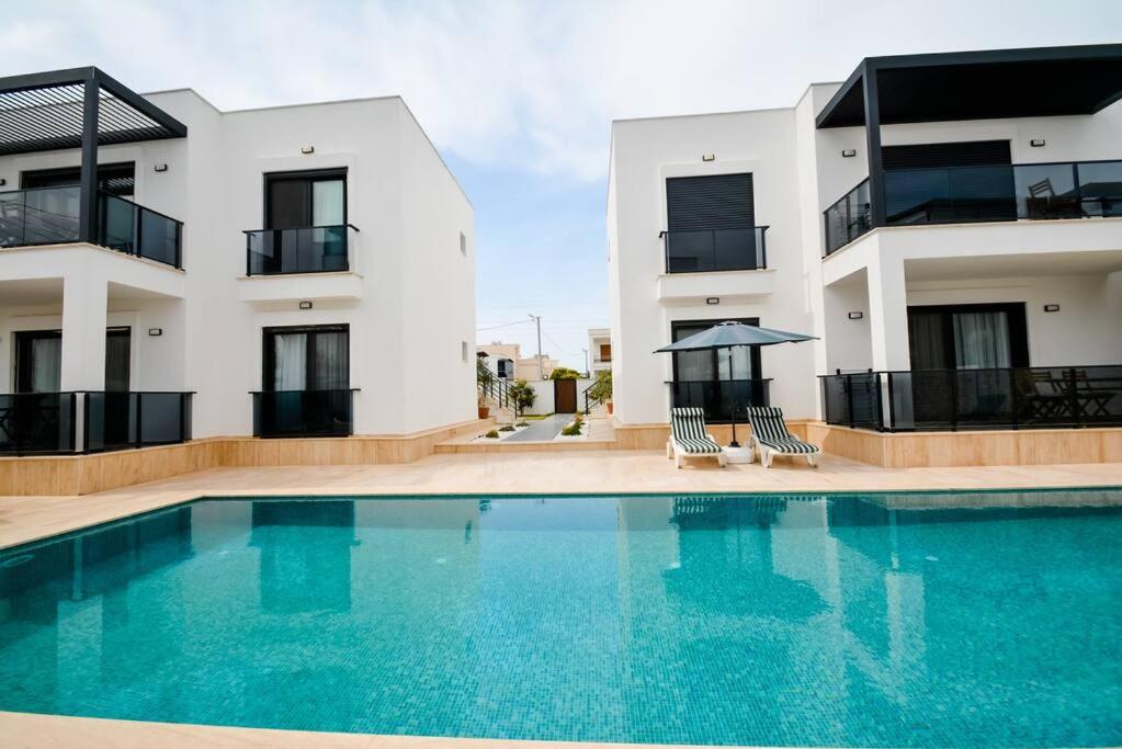 هتل برند نیو 2 بد روم گاردن فلور فلت ویت پول بی وان Brand New 2 Bedroom Garden Floor Flat with Pool B1