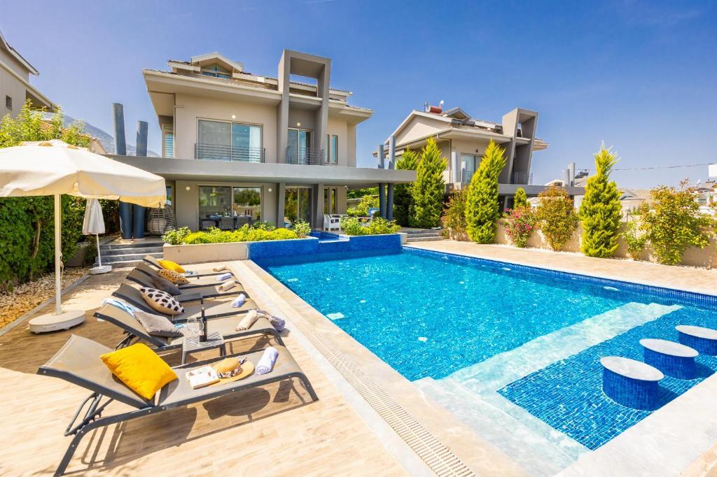 هتل ویلا مدرنو بی - Villa Moderno B