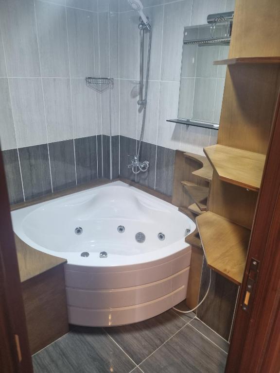 گرند لایف هتل - Grand Life Hotel