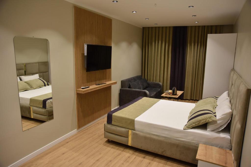 ادوین پلاس هتل - Edwin Plus Hotel